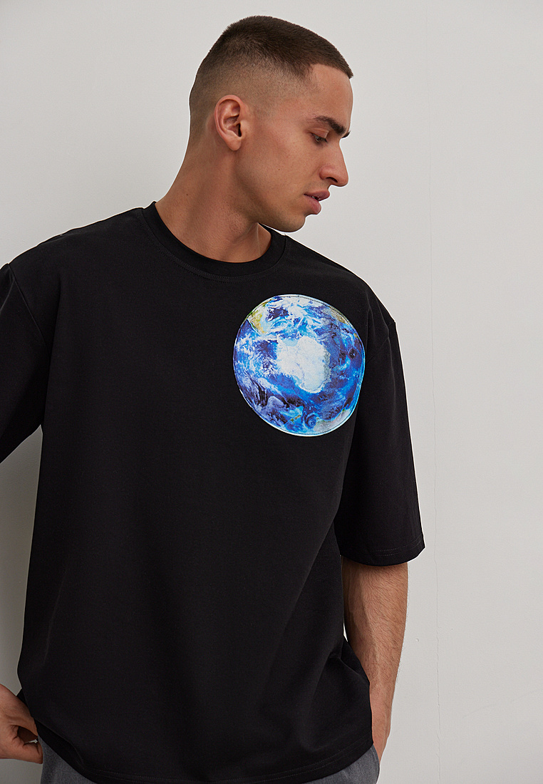 Черная футболка Планета