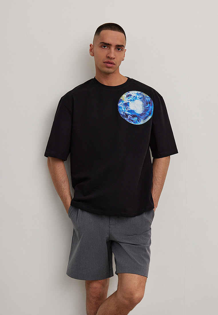 Черная футболка Планета